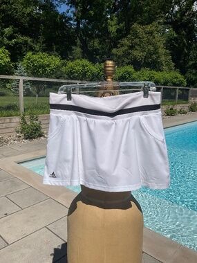 Adidas White Skirt Built-in-Shorts & Pockets Size Large